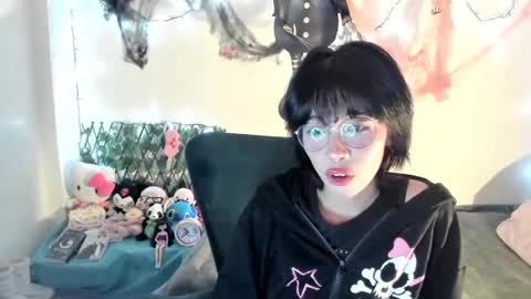 Snapshot of dolliette chatting on 14, 10, 2025 mina online show from 14, 10, 2025