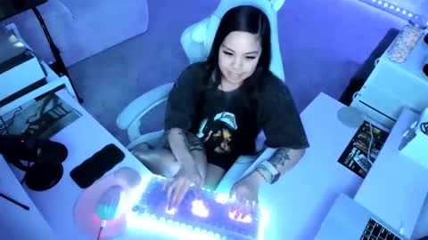 DOLLLFACE online show from 19, 2, 2026