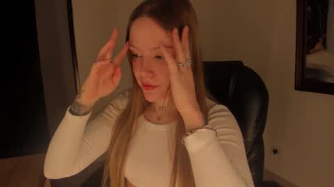 Snapshot of dollmoon_ chatting on 3, 12, 2025 You can call me Pretty online show from 3, 12, 2025