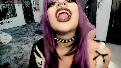 dolly_bones online show from 7, 6, 2026