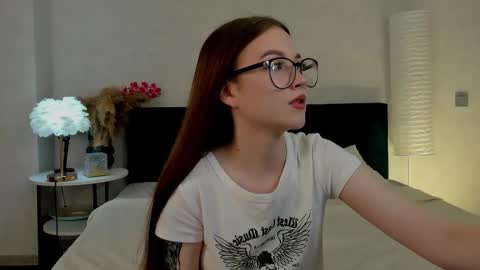 Snapshot of dolly_gleam chatting on 24, 9, 2025 Dolly online show from 24, 9, 2025