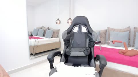 Snapshot of dolly_walker chatting on 2, 2, 2025 dolly walker online show from 2, 2, 2025