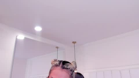Snapshot of dolly_walker chatting on 2, 5, 2026 dolly walker online show from 2, 5, 2026