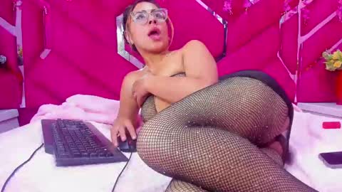 Snapshot of dollyjuicy1 chatting on 20, 12, 2024 dollyjuicy1 online show from 20, 12, 2024