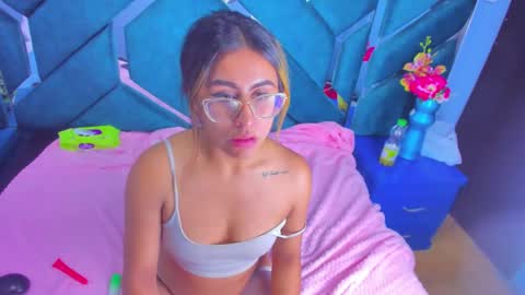Snapshot of dollyjuicy1 chatting on 22, 12, 2024 dollyjuicy1 online show from 22, 12, 2024