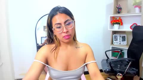 Snapshot of dollyjuicy1 chatting on 20, 1, 2025 dollyjuicy1 online show from 20, 1, 2025