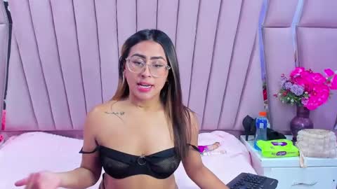 Snapshot of dollyjuicy1 chatting on 22, 1, 2025 dollyjuicy1 online show from 22, 1, 2025