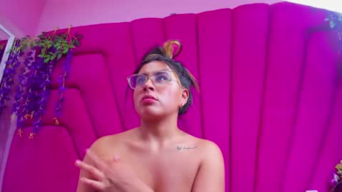 Snapshot of dollyjuicy1 chatting on 1, 2, 2025 dollyjuicy1 online show from 1, 2, 2025