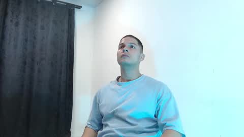 Snapshot of dom_craw chatting on 20, 1, 2025 Domimick Crawford online show from 20, 1, 2025