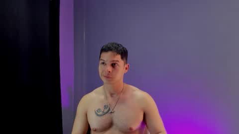 Snapshot of dom_craw chatting on 28, 9, 2025 Domimick Crawford online show from 28, 9, 2025