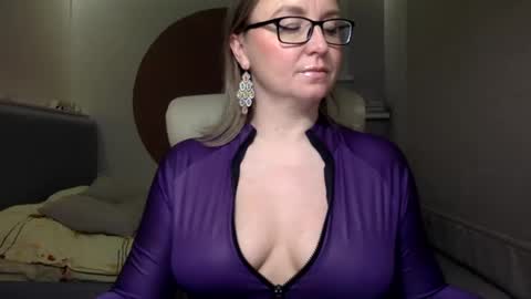 Snapshot of dom_mummy chatting on 2, 12, 2024 DOM MUMMY online show from 2, 12, 2024