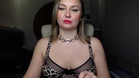 Snapshot of dom_mummy chatting on 21, 12, 2024 DOM MUMMY online show from 21, 12, 2024