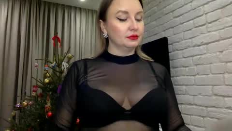 Snapshot of dom_mummy chatting on 2, 1, 2025 DOM MUMMY online show from 2, 1, 2025