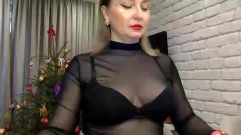 Snapshot of dom_mummy chatting on 5, 1, 2025 DOM MUMMY online show from 5, 1, 2025