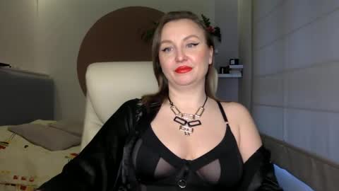 Snapshot of dom_mummy chatting on 8, 3, 2025 DOM MUMMY online show from 8, 3, 2025