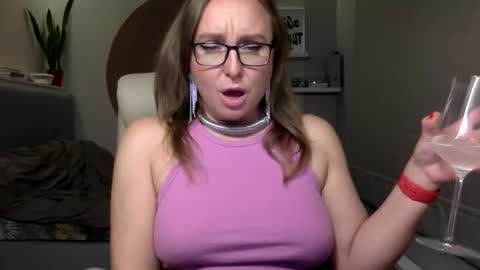 Snapshot of dom_mummy chatting on 13, 10, 2025 DOM MUMMY online show from 13, 10, 2025