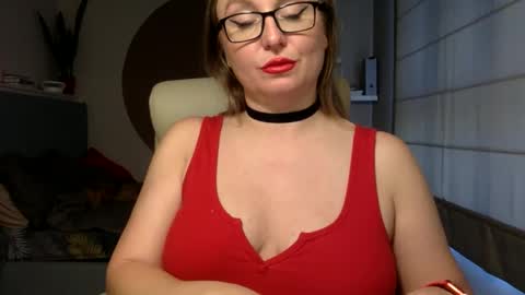 Snapshot of dom_mummy chatting on 18, 10, 2025 DOM MUMMY online show from 18, 10, 2025