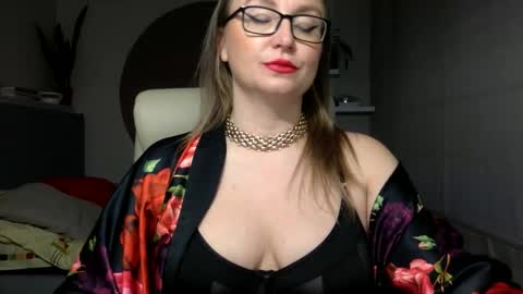 Snapshot of dom_mummy chatting on 22, 10, 2025 DOM MUMMY online show from 22, 10, 2025