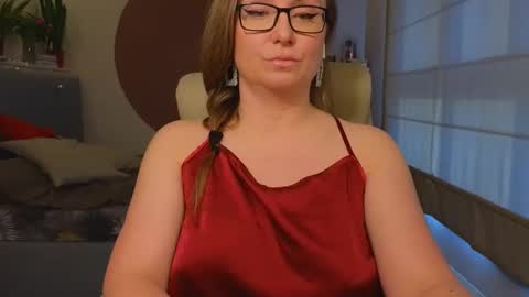 DOM MUMMY online show from 2, 4, 2026