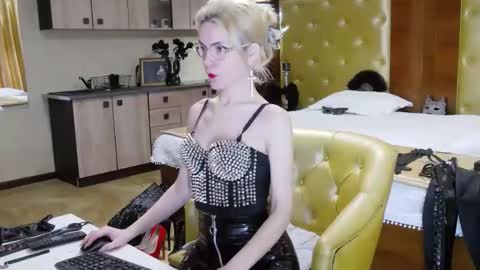 Snapshot of domcaprisse chatting on 11, 2, 2025 domcaprisse online show from 11, 2, 2025