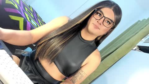 Snapshot of domina_angela chatting on 3, 10, 2025 ANGELA online show from 3, 10, 2025