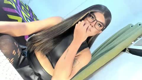 Snapshot of domina_angela chatting on 24, 10, 2025 ANGELA online show from 24, 10, 2025