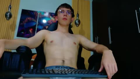 Snapshot of dominic_carminex chatting on 9, 10, 2025 dominic_carminex online show from 9, 10, 2025