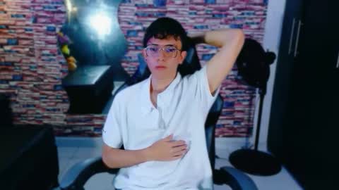 Snapshot of dominic_carminex chatting on 11, 10, 2025 dominic_carminex online show from 11, 10, 2025