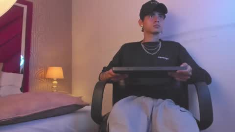 Dominic foox online show from 24, 2, 2026