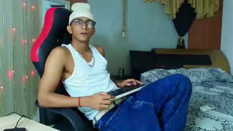 dominic_smith_ online show from 18, 6, 2026