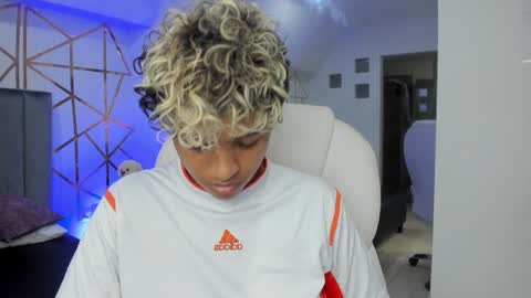 Dominick  online show from 3, 2, 2025