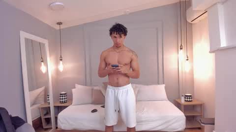 Dominick Star online show from 4, 10, 2025