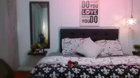Snapshot of domink_gilr chatting on 13, 7, 2026 D O M I N K online show from 13, 7, 2026