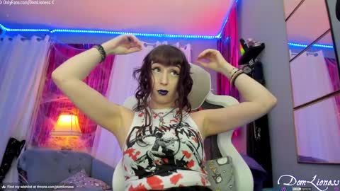 Snapshot of domlioness chatting on 1, 2, 2025 DomLioness online show from 1, 2, 2025
