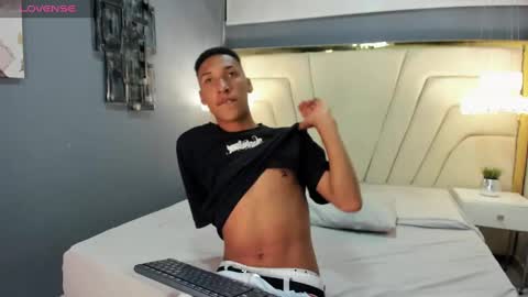 Snapshot of domminick18 chatting on 1, 10, 2025 Domminick18 online show from 1, 10, 2025