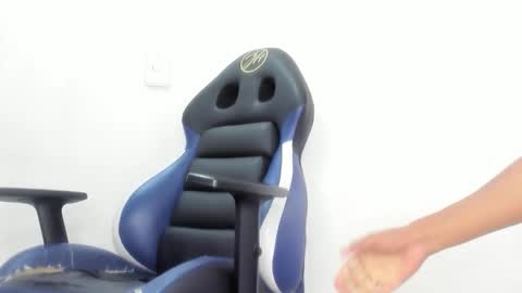 Snapshot of domminick18 chatting on 18, 10, 2025 Domminick18 online show from 18, 10, 2025