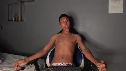 Snapshot of domminick18 chatting on 24, 10, 2025 Domminick18 online show from 24, 10, 2025