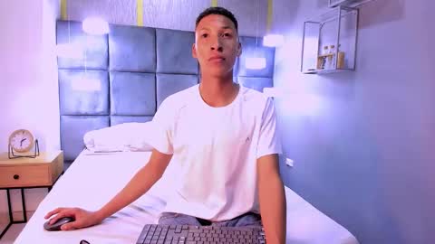 Snapshot of domminick18 chatting on 1, 11, 2025 Domminick18 online show from 1, 11, 2025