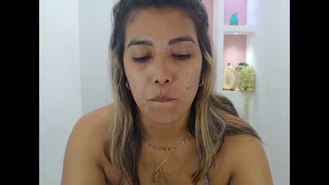 dona_tella online show from 11, 9, 2025