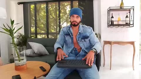 Snapshot of donn_cruz chatting on 12, 9, 2025 Victor online show from 12, 9, 2025