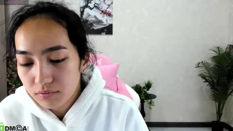 Aura online show from 6, 10, 2025