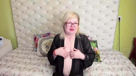 Snapshot of donnagriffin chatting on 22, 2, 2025 DonnaGriffin online show from 22, 2, 2025