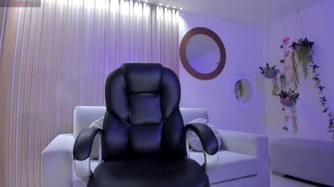 Snapshot of donnastonne chatting on 3, 10, 2025 Donna Stonne online show from 3, 10, 2025