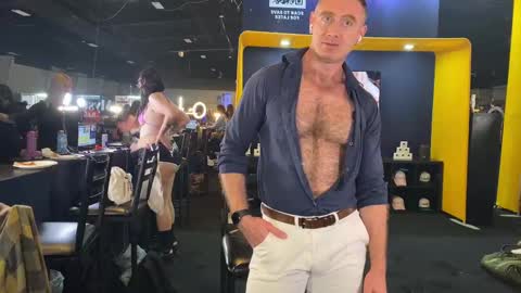 Snapshot of donnybasilisk chatting on 17, 10, 2025 Donny online show from 17, 10, 2025