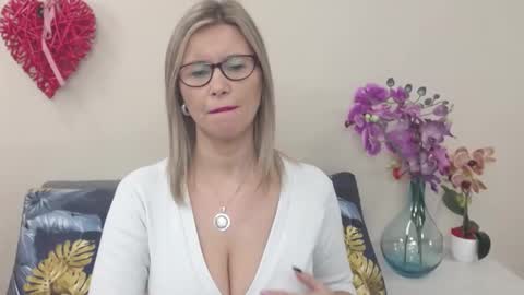 Snapshot of doreenkiss chatting on 20, 1, 2025 DoreenSexy online show from 20, 1, 2025