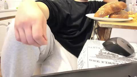 Snapshot of doriancretu95 chatting on 7, 3, 2026 menu below online show from 7, 3, 2026