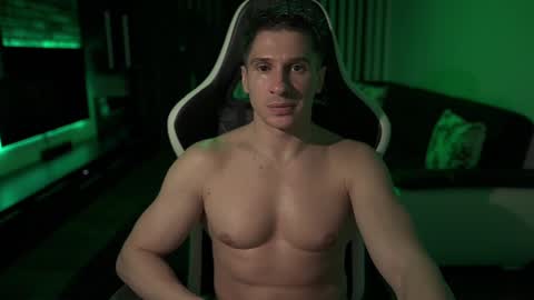 Snapshot of dorianreyes chatting on 2, 2, 2025 Dorian Reyes online show from 2, 2, 2025