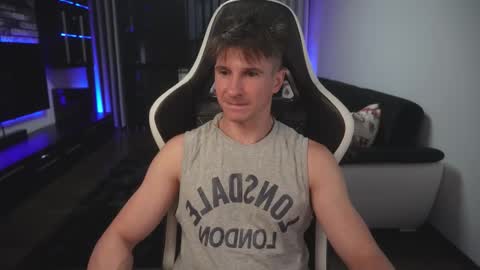 Snapshot of dorianreyes chatting on 8, 9, 2025 Dorian Reyes online show from 8, 9, 2025