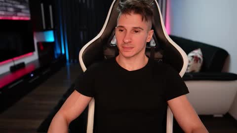 Snapshot of dorianreyes chatting on 2, 10, 2025 Dorian Reyes online show from 2, 10, 2025