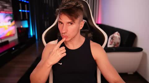 Snapshot of dorianreyes chatting on 3, 10, 2025 Dorian Reyes online show from 3, 10, 2025